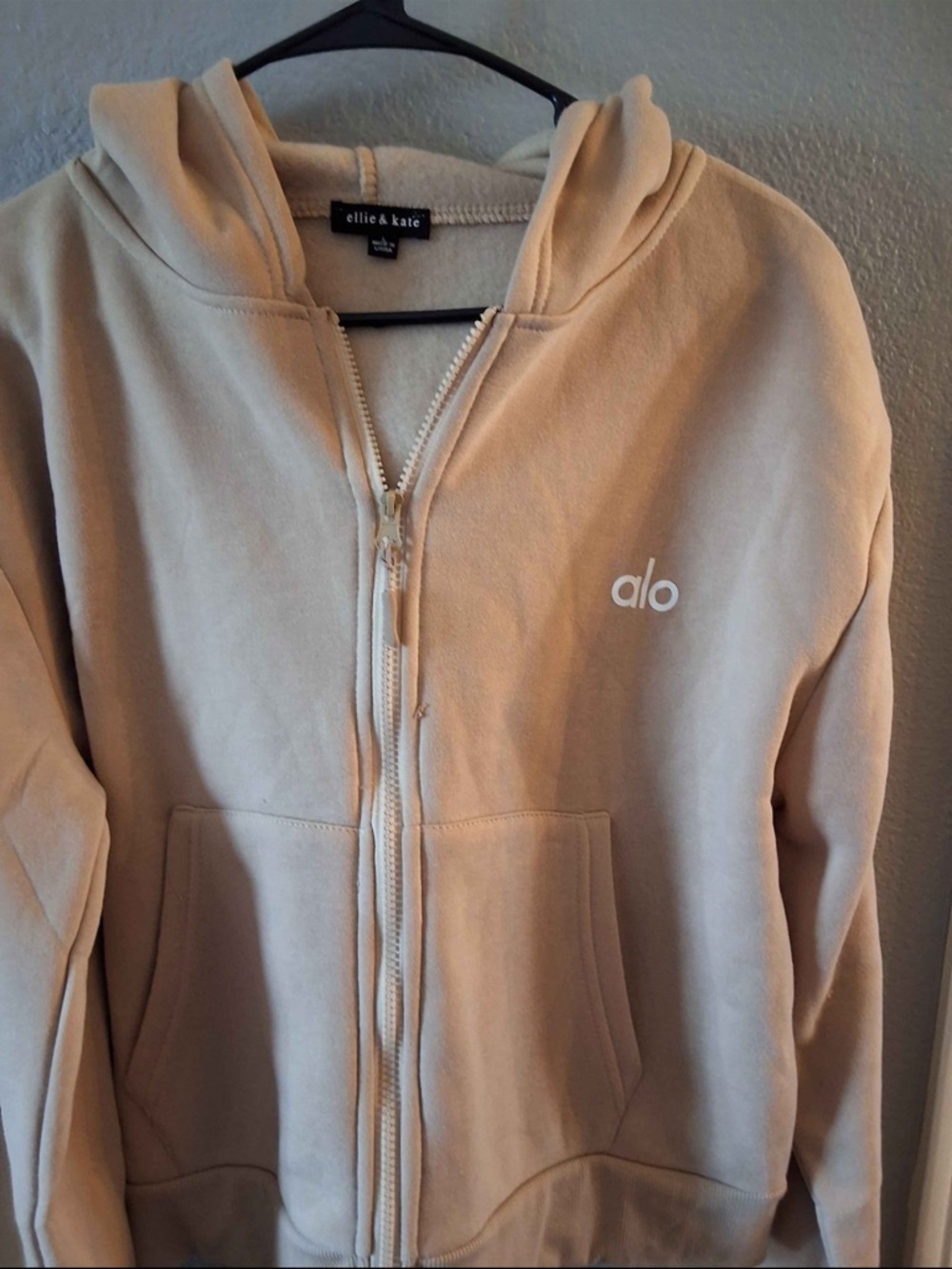 ALO Yoga Beige Hoodie and Sweatpants Set - Picture 3 of 4